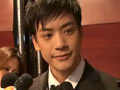 บี้ รับ โทรชวน พอลล่า ดูข้างหลังภาพ