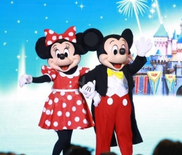 งานแถลงข่าว Disney On Ice Presents 100 Years of Wonder พบ "ครอบครัวต่าย ชุติมา,มิกค์ ทองระย้า"