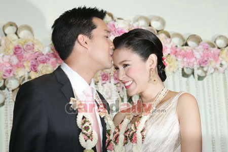 สมรสสมรัก"กบ-บรู๊ค" ยึดเลข 9 เป็นหลัก