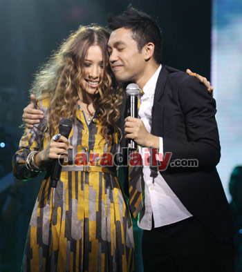 "ป๊อด"ฟ้องด้วยภาพ โชว์แมน..จุ๊บ"ปาล์มมี่"