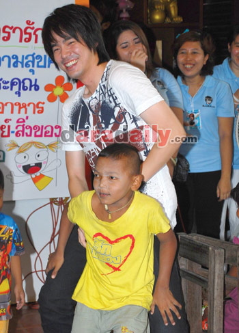 "บีม"ควง"เด็ก"ยิ้มแต้..ฉลองเบิร์ธเดย์