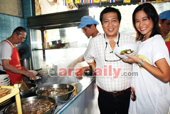 "แม่ช้อยฯ"พาชิม"ก๋วยเตี๋ยวเนื้อวัดดงมูลเหล็ก"