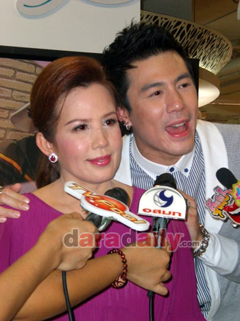 “แม่โดม-ปกรณ์ ลัม” ทำนักข่าวเก้อ!!! เลื่อนบุกกองปราบ