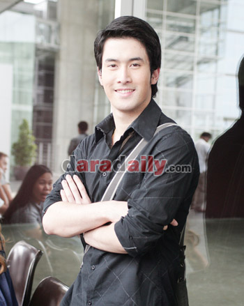 "ธีร์"ดาวรุ่ง"7สี"ดัน ใช้จิตวิทยาในโลกมายา