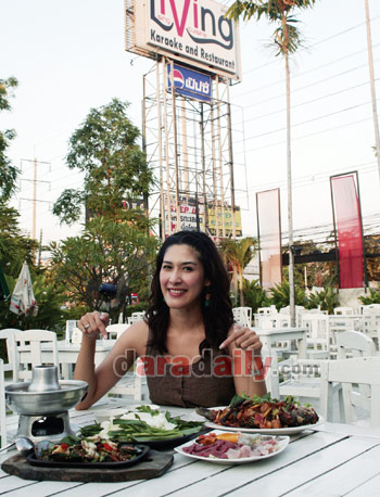 กินลม..ชมจันทร์อร่อยลิ้นที่ "LIVING"