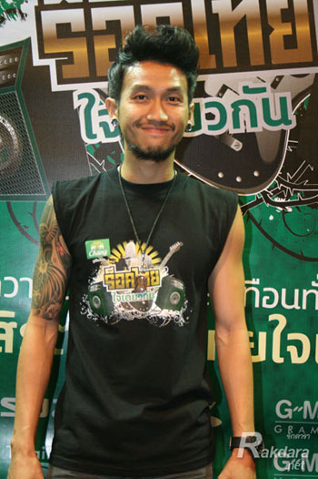 “ตูน” โต้เป็นนักร้อง ต. ลูกค้าโคเคน ยันรัก “ก้อย” ยังดี
