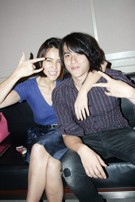 "กาย" โชว์ลูกคอลงจอตู้ "ช่า" คุมเข้ม