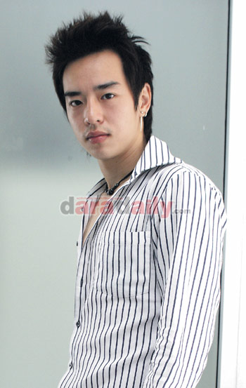 ‘บาส-ชยกร” “หล่อด้วยกีฬา”