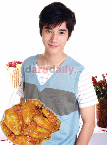 "ปีกไก่น้ำแดง"รสเลิศ จานโปรดของ"มาริโอ้"