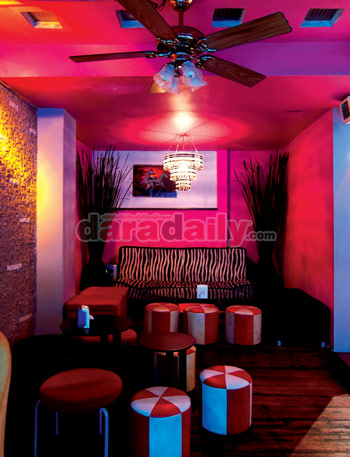ผับของคนกันเอง "Zmood R&B Music Club"