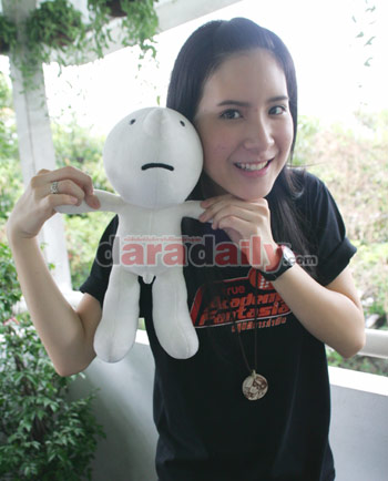 "มิกกี้ AF5" อวดของเลิฟ !! "ตุ๊กตาภูมิคุ้มกันส่วนตัว" 