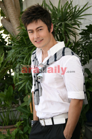 คลิปหน้าคล้ายพระเอก "อ้น-สราวุฒิ" ระเริงรักสาวระบาด