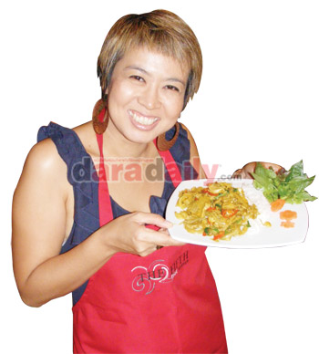 "เพียงเพ็ญ พรายแสง" กับเมนู"Blue Ginger"
