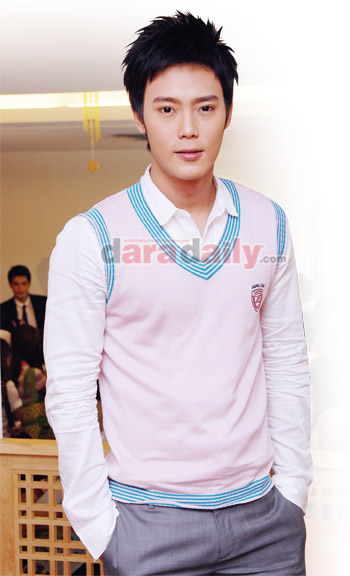 "ต๊ะ" ปัดตามตื้อ "เอมมี่" ยันไม่ส่ง sms บอกรักข้ามประเทศ