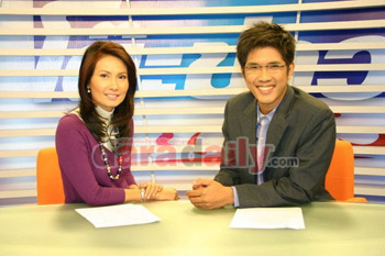 "เพชรี" พิธีกรมือเก๋าของ "โต๊ะข่าวบันเทิง"