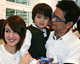 "แมว-นิโคล" กระเตงลูก รักษาภาพ "พ่อ-แม่"