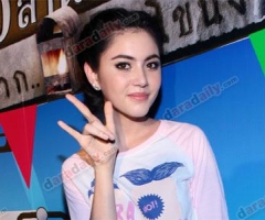 "ใหม่ ดาวิกา" อ้างไม่รู้เรื่องฟ้องกลับ "เอ ศุภชัย" ไม่ขอพูดถึง ปล่อยให้ผู้ใหญ่จัดการ