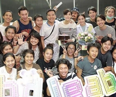เซอร์ไพรส์ที่สุดใน 29 ปี! "หมอเจี๊ยบ" ซึ้งกองละคร-เพื่อนหลอกจัดเต็มในวันเกิด เซอร์ไพรส์ที่สุดใน 29 ปี! "หมอเจี๊ยบ" ซึ้งกองละคร-เพื่อนหลอกจัดเต็มในวันเกิด
