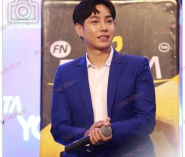 "เป๊ก ผลิตโชค" ออกอีเว้นท์ แฟนคลับให้กำลังใจล้นห้าง
