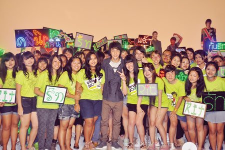 "ริท"บ่อน้ำตาแตกซึ้งแฟนคลับเซอร์ไพรส์