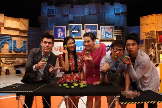 “จอห์น-แจ๊ส” ชวน “เอ๋-ชมพู่-บอล” ดูของแก้บนสุดแปลก!!