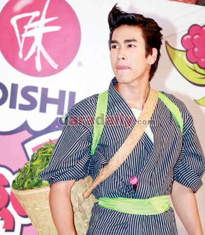 "ณเดชน์ "หนุ่มไร่ชา