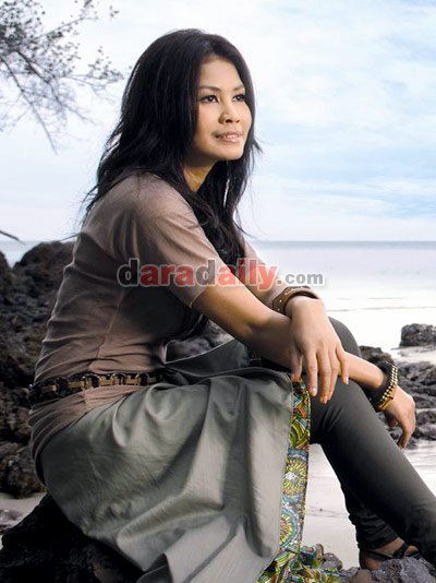 สาวใต้"รัชนก ศรีโลพันธ์ุ"กลับมาพร้อม"ฝนตกในทะเล"