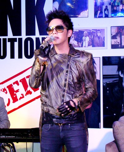 www.daradaily.com ร่วมกับค่ายเพลงน้องใหม่ "Revol Music Creation"