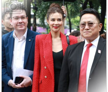 "ปู มัณฑนา" และ "คุณหาญส์ ภักดีหาญส์" พร้อมทีมทนายความเข้าแจ้งความ สน. ทองหล่อ