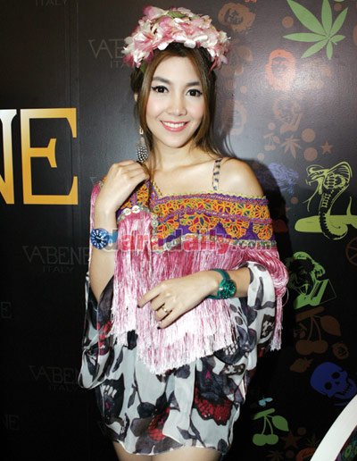 "วุ้นเส้น"โอดครวญ "ชาคริต"ไม่ปลื้มนุ่งสั้น