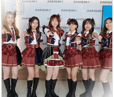 วง BNK48 เดินทางมาโปรโมทเพลง liwake Maybe