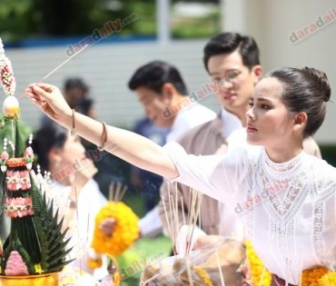 "เจมส์ มาร์ - ญาญ่า" นำทีมบวงสรวงกลิ่นกาสะลอง ณ ช่องสามหนองแขม