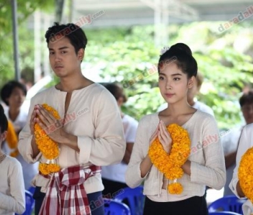 "เจมส์ มาร์ - ญาญ่า" นำทีมบวงสรวงกลิ่นกาสะลอง ณ ช่องสามหนองแขม