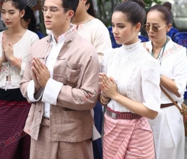 "เจมส์ มาร์ - ญาญ่า" นำทีมบวงสรวงกลิ่นกาสะลอง ณ ช่องสามหนองแขม