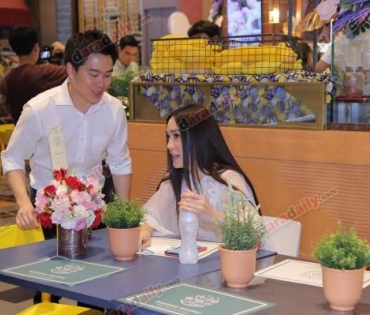 “เมย์ พิชญ์นาฏ" แฮปปี้เปิดตัวคบ "เอ็ดดี้ วริศ" ไม่ปฏิเสธใช้สถานะแฟน