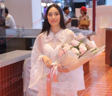 “เมย์ พิชญ์นาฏ" แฮปปี้เปิดตัวคบ "เอ็ดดี้ วริศ" ไม่ปฏิเสธใช้สถานะแฟน