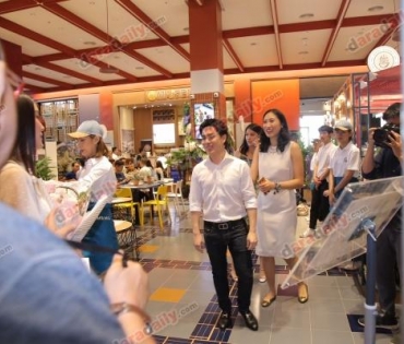 “เมย์ พิชญ์นาฏ" แฮปปี้เปิดตัวคบ "เอ็ดดี้ วริศ" ไม่ปฏิเสธใช้สถานะแฟน