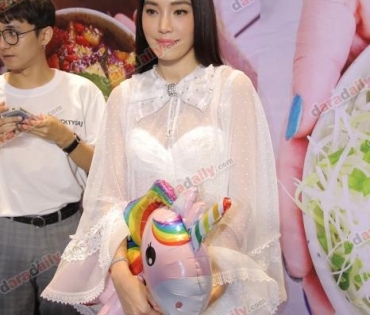 “เมย์ พิชญ์นาฏ" แฮปปี้เปิดตัวคบ "เอ็ดดี้ วริศ" ไม่ปฏิเสธใช้สถานะแฟน