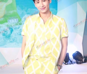 "ใหม่ ดาวิกา" เล่าวินาทีถูกหนุ่มปริศนาบุกจู่โจมกอดบนเวทีกลางงานอีเว้นท์ 