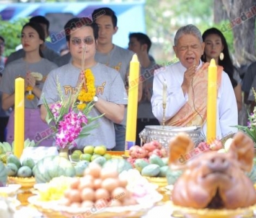 “นุ่น รมิดา” เผยทำหน้าที่สุดท้ายให้แม่ มี “หลุยส์ สก๊อตต์” คอยเคียงข้างไม่ห่าง