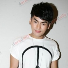 "ฮั่น เดอะสตาร์" ใส่ชุดผ้าไหมเดินแบบ