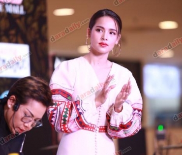 "ญาญ่า" แฮปปี้ทริปไหว้พระที่พม่า  ปัด "แม่แก้ว" อัพรูปถี่หลังเปิดตัวคบ "ณเดชน์"