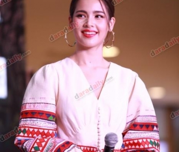 "ญาญ่า" แฮปปี้ทริปไหว้พระที่พม่า  ปัด "แม่แก้ว" อัพรูปถี่หลังเปิดตัวคบ "ณเดชน์"