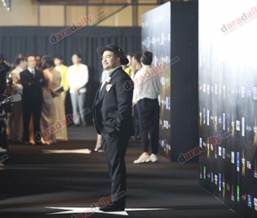 เหล่าดาราตบเท้าเดิน Black carpet งานประกาศรางวัล daradaily Awards ครั้งที่ 8