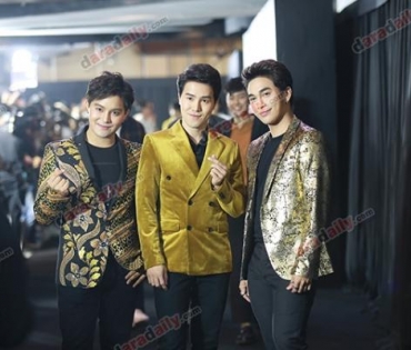 เหล่าดาราตบเท้าเดิน Black carpet งานประกาศรางวัล daradaily Awards ครั้งที่ 8