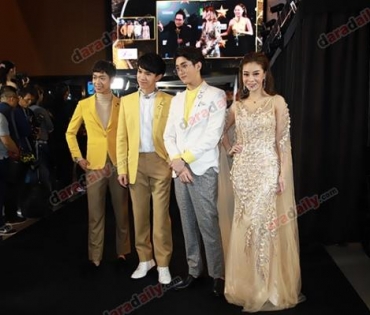 เหล่าดาราตบเท้าเดิน Black carpet งานประกาศรางวัล daradaily Awards ครั้งที่ 8