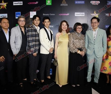 เหล่าดาราตบเท้าเดิน Black carpet งานประกาศรางวัล daradaily Awards ครั้งที่ 8