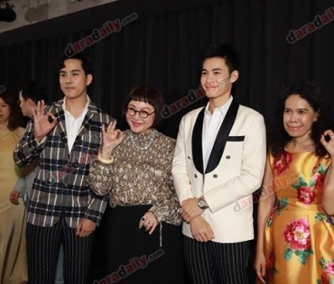 เหล่าดาราตบเท้าเดิน Black carpet งานประกาศรางวัล daradaily Awards ครั้งที่ 8