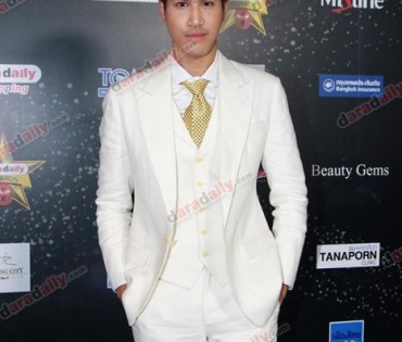 เหล่าดาราตบเท้าเดิน Black carpet งานประกาศรางวัล daradaily Awards ครั้งที่ 8