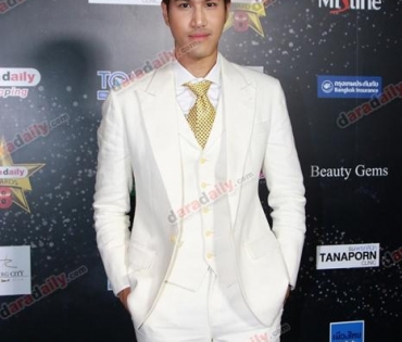 เหล่าดาราตบเท้าเดิน Black carpet งานประกาศรางวัล daradaily Awards ครั้งที่ 8